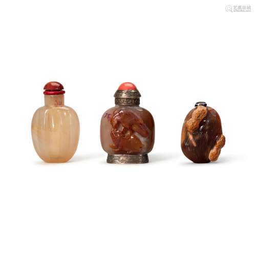 A group of three snuff bottles, 19th / 20th century