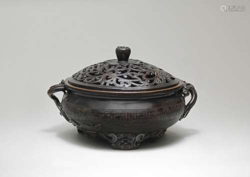 A VERY LARGE AND RARE BRONZE INCENSE BURNER AND COVER  Ming ...
