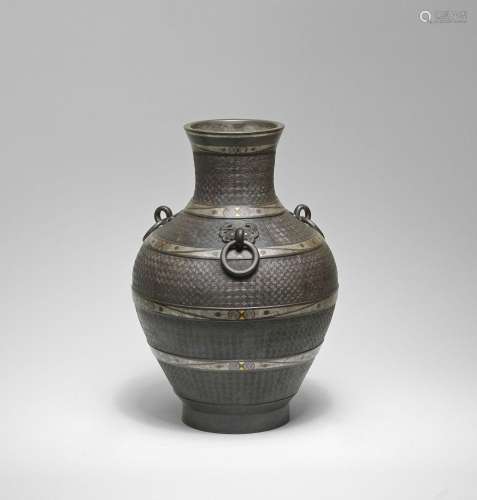 AN ARCHAISTIC SILVER AND GOLD-INLAID BRONZE VASE, HU 17th/18...