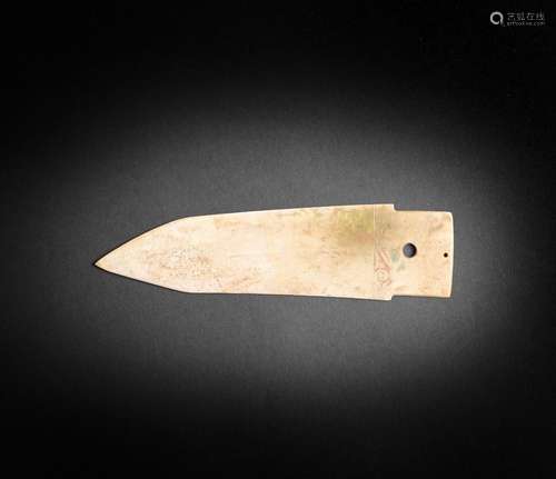 AN ARCHAIC JADE DAGGER BLADE, GE   Late Shang Dynasty (2)