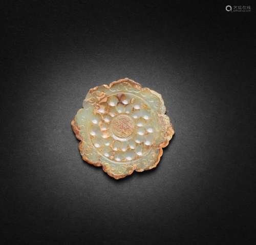 A LARGE GREEN JADE FLORAL BUTTON  Jin/Yuan Dynasty
