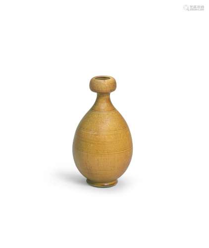 AN OLIVE-GREEN-GLAZED VASE  Northern Qi/Sui Dynasty