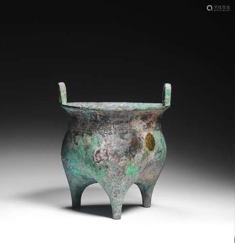 【*】A VERY RARE ARCHAIC BRONZE RITUAL FOOD TRIPOD VESSEL, LI ...