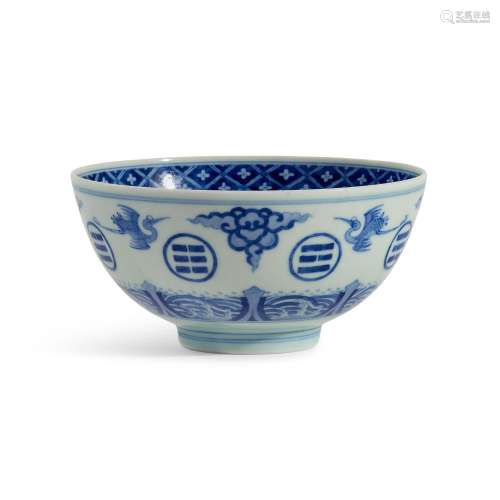 【*】A BLUE AND WHITE 'CRANES AND TRIGRAMS' BOWL  Jiaqing seal...
