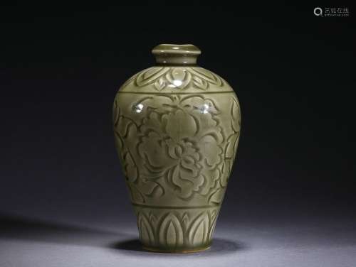 An incised celadon glaze vase meiping