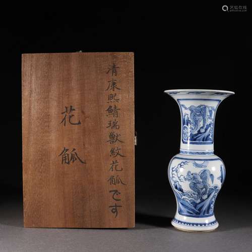 A blue and white phoenix tail vase