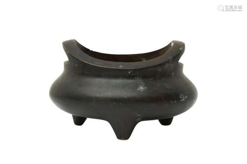 A CHINESE BRONZE TRIPOD CENSER 清十八世紀 銅三足香爐 《大明宣...