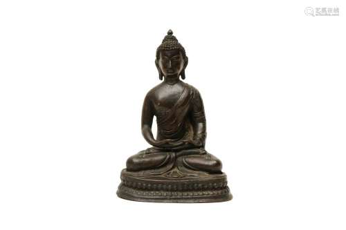 A CHINESE BRONZE FIGURE OF BUDDHA SHAKYAMUNI 清十九世紀 銅釋...