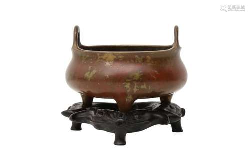 A CHINESE GOLD-SPLASHED BRONZE INCENSE BURNER 銅描金香爐連木...