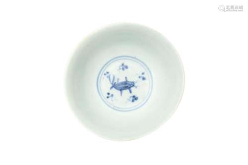 A CHINESE BLUE AND WHITE 'FISH' BOWL 明 青花魚紋盌