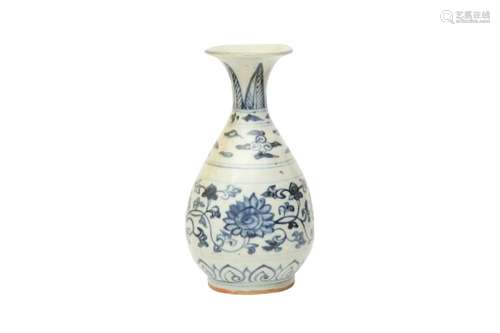 A CHINESE BLUE AND WHITE VASE, YUHUCHUNPING 明 青花玉壺春瓶