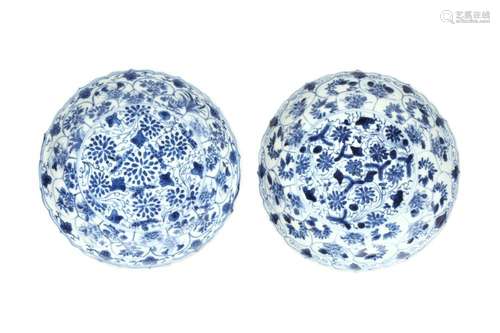 A PAIR OF CHINESE BLUE AND WHITE DISHES 清康熙 青花纏枝花卉紋...