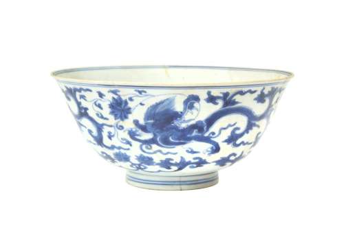 A CHINESE BLUE AND WHITE 'DRAGON AND LOTUS' BOWL 清康...