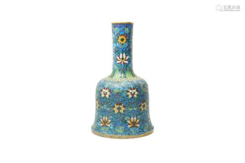 A CHINESE CLOISONNÉ AND GILT-COPPER MALLET VASE 二十世紀 掐絲...