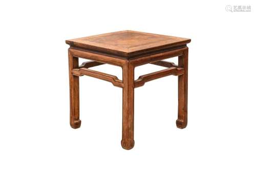 A CHINESE WOOD LOW TABLE 木矮桌