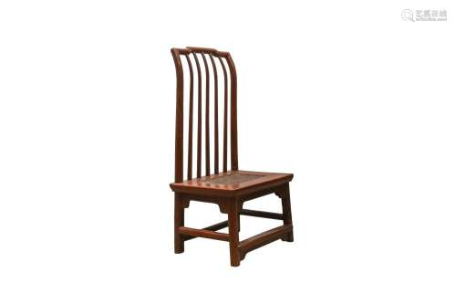 A CHINESE WOOD LOW CHAIR 十九或二十世紀 低椅子