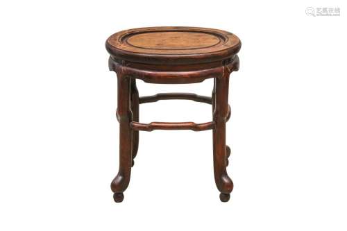 A CHINESE WOOD OVAL STOOL 晚清 木橢圓凳