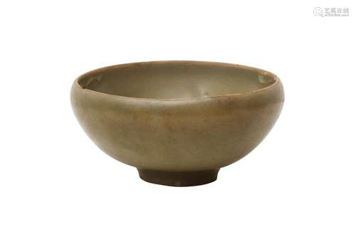 A CHINESE LONGQUAN CELADON-GLAZED 'BUBBLE' BOWL 宋至...