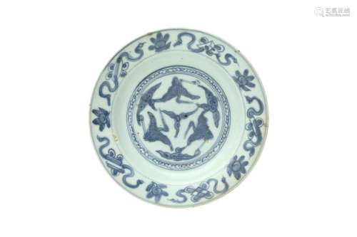 A CHINESE BLUE AND WHITE 'CRANES' DISH 明 青花鶴紋盤