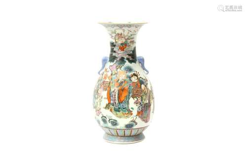 A CHINESE FAMILLE-ROSE 'IMMORTALS' VASE 二十世紀 粉彩...