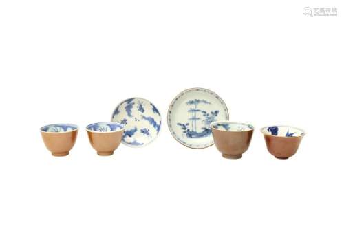 A GROUP OF CHINESE BLUE AND WHITE TEA BOWLS AND SAUCERS 十八...