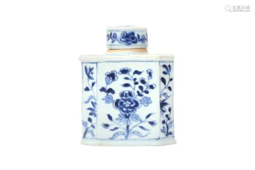 A CHINESE BLUE AND WHITE TEA CADDY AND COVER 清康熙 約1700年...