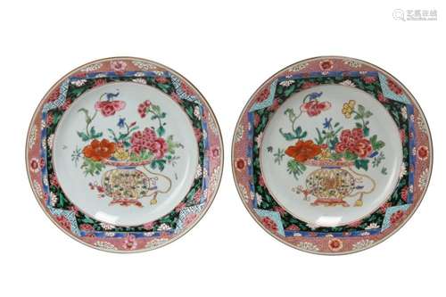 A PAIR OF FAMILLE-ROSE 'FLOWER BASKET' DISHES 清雍正...