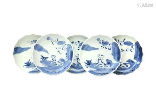 A NEAR SET OF FIVE JAPANESE IMARI 'EUROPEAN DOG' DIS...