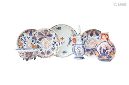 A GROUP OF SEVEN JAPANESE IMARI PIECES