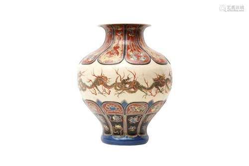 A LARGE JAPANESE SATSUMA VASE ATTRIBUTED TO MAKUZU KOZAN (18...