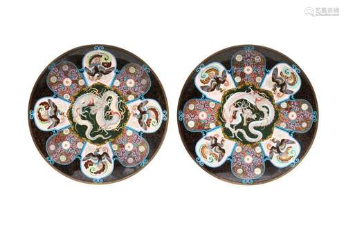 A PAIR OF LARGE JAPANESE CLOISONNÉ ENAMEL 'DRAGON' D...