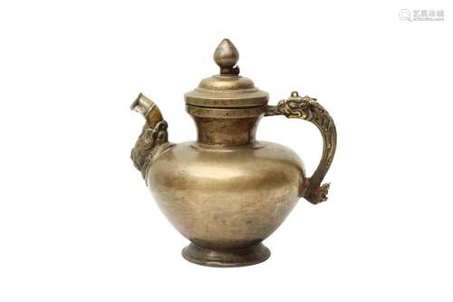 A TIBETAN BRONZE EWER AND COVER 十九世紀 銅執壺