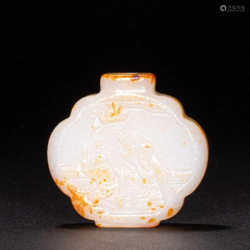 CHINESE HETIAN JADE SNUFF BOTTLE FROM THE QING DYNASTY