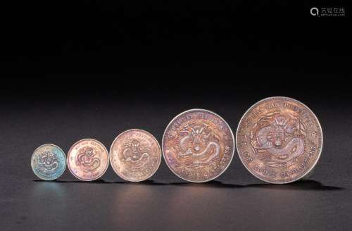 A GROUP OF ANCIENT CHINESE COINS