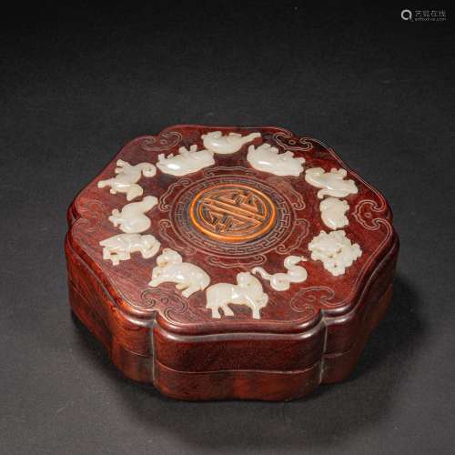 CHINESE HETIAN JADE 12 ZODIAC WOODEN BOX IN QING DYNASTY