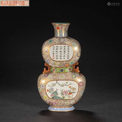 CHINESE PASTEL HANGING BOTTLE OF QING DYNASTY