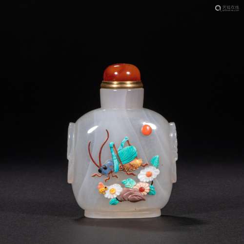 CHINESE AGATE SNUFF BOTTLE FROM QING DYNASTY