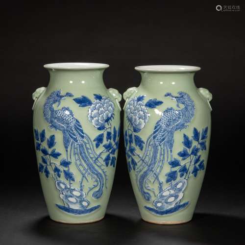 CHINESE BEAN GREEN GLAZE AMPHORA PAIR FROM QING DYNASTY