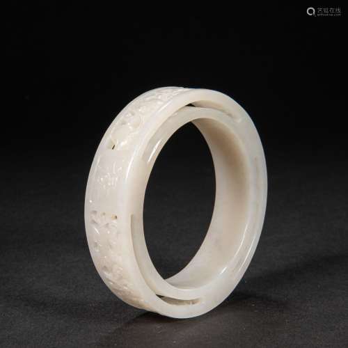 CHINESE HETIAN JADE BRACELET FROM QING DYNASTY