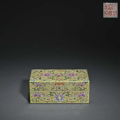 清 粉彩花卉蓋盒