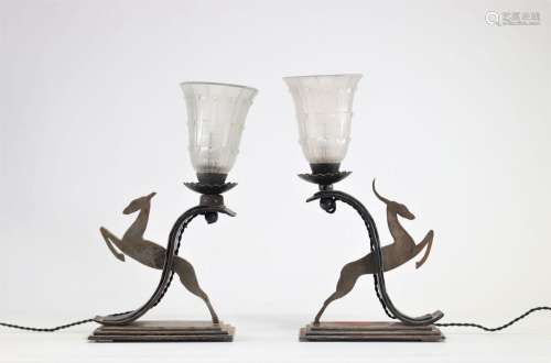 Paire de lampes Art Déco cerf, la base signée par Michel Zad...