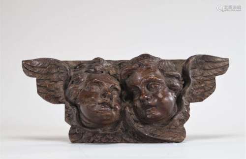 Bois sculpté représentant des têtes d\'anges du XVIIIe siècl...