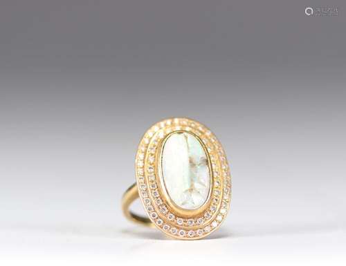 Bague en or jeune (18k) pour 9.6gr orné pierres et diamants\...