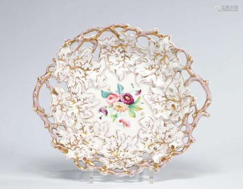 Assiette en porcelaine fleurie manufacturé de KPM de Berlin\...