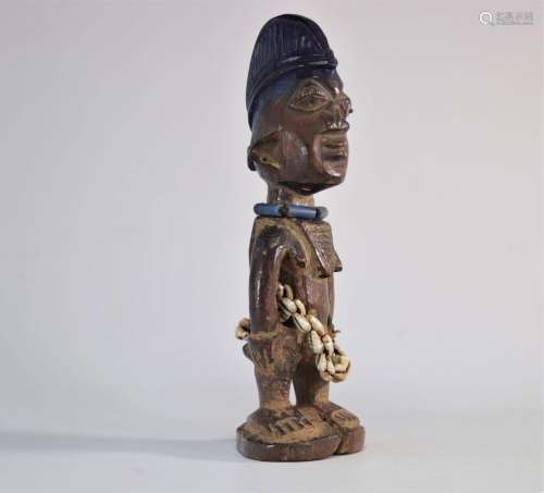 Ibeji yoruba statue en bois sculpté orné de perles\nPoids: 4...