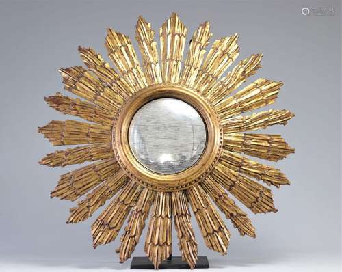 Imposant miroir soleil en bois doré\nPoids: 1.90 kg\nLivrais...