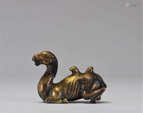 Chameau en bronze doré d\'époque Ming (明朝)\nPoids: 205 g\n...