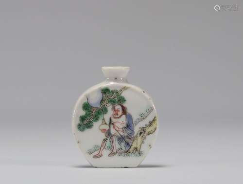 Tabatière en porcelaine de chine famille verte à décor de pe...