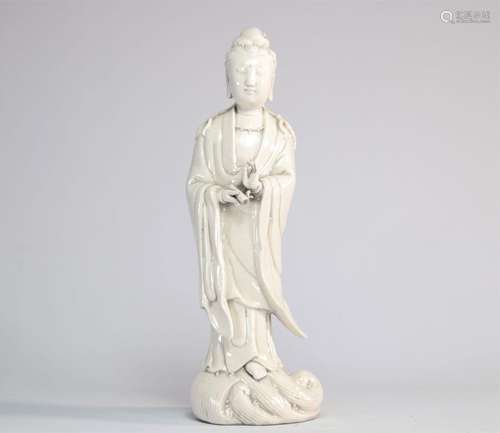 Sculpture en porcelaine blanc de Chine\nPoids: 1.17 kg\nLivr...