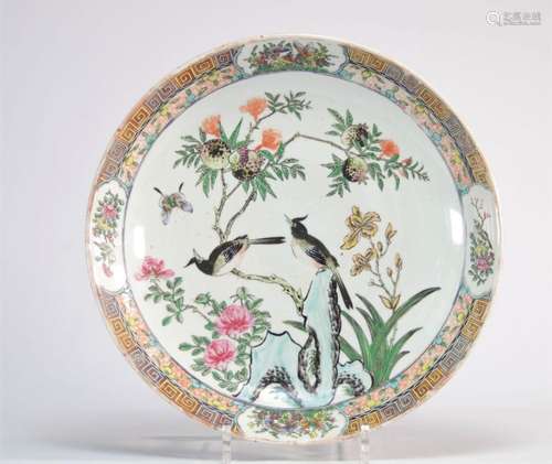 Assiette en porcelaine de la famille verte à décor d\'oiseau...